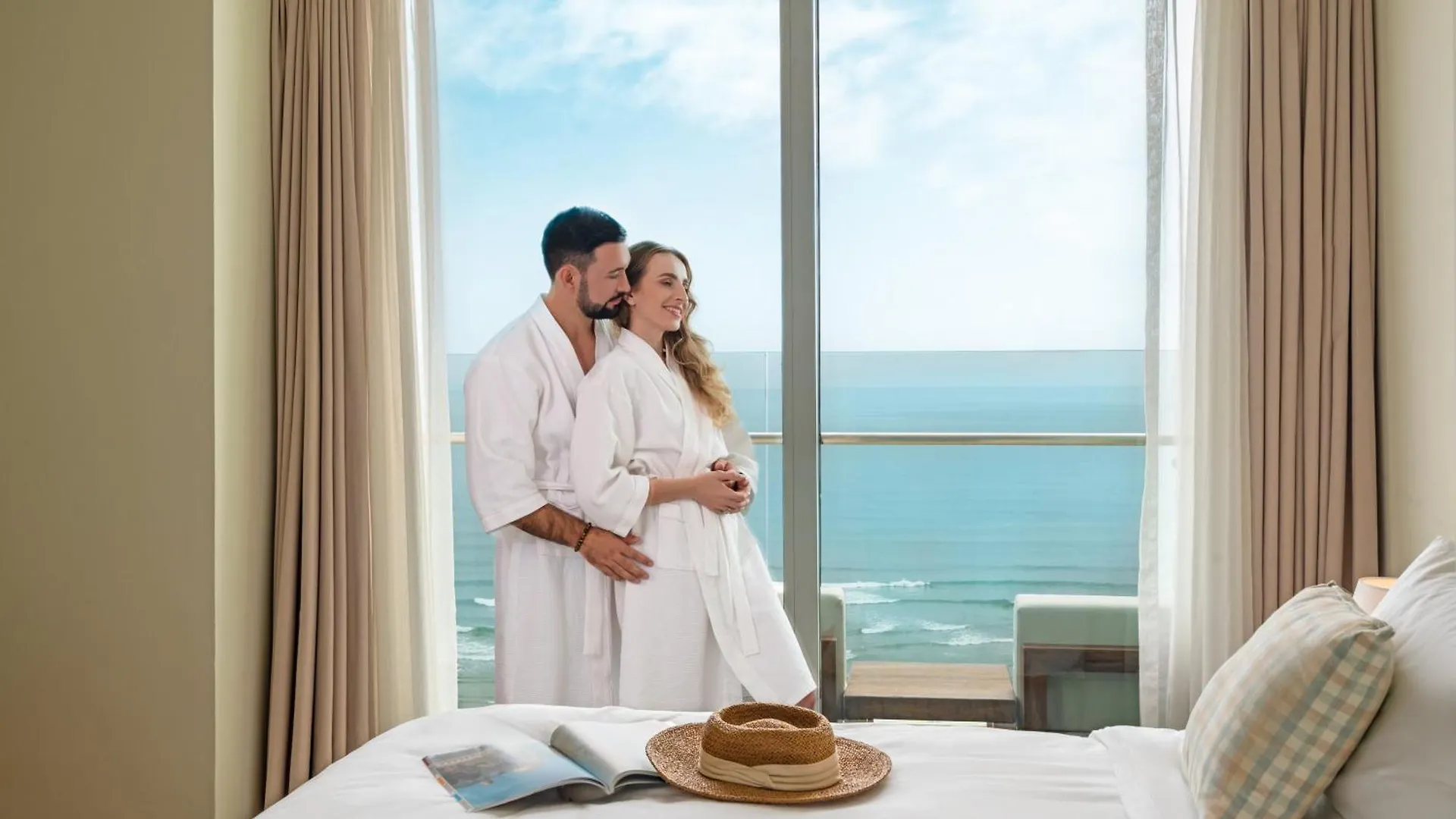 A La Carte Da Nang Beach