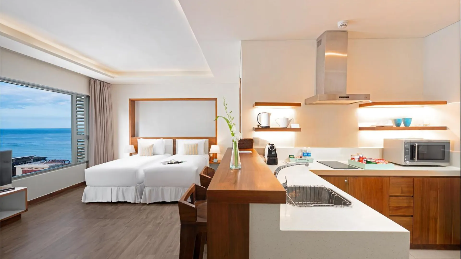 A La Carte Da Nang Beach Hotel