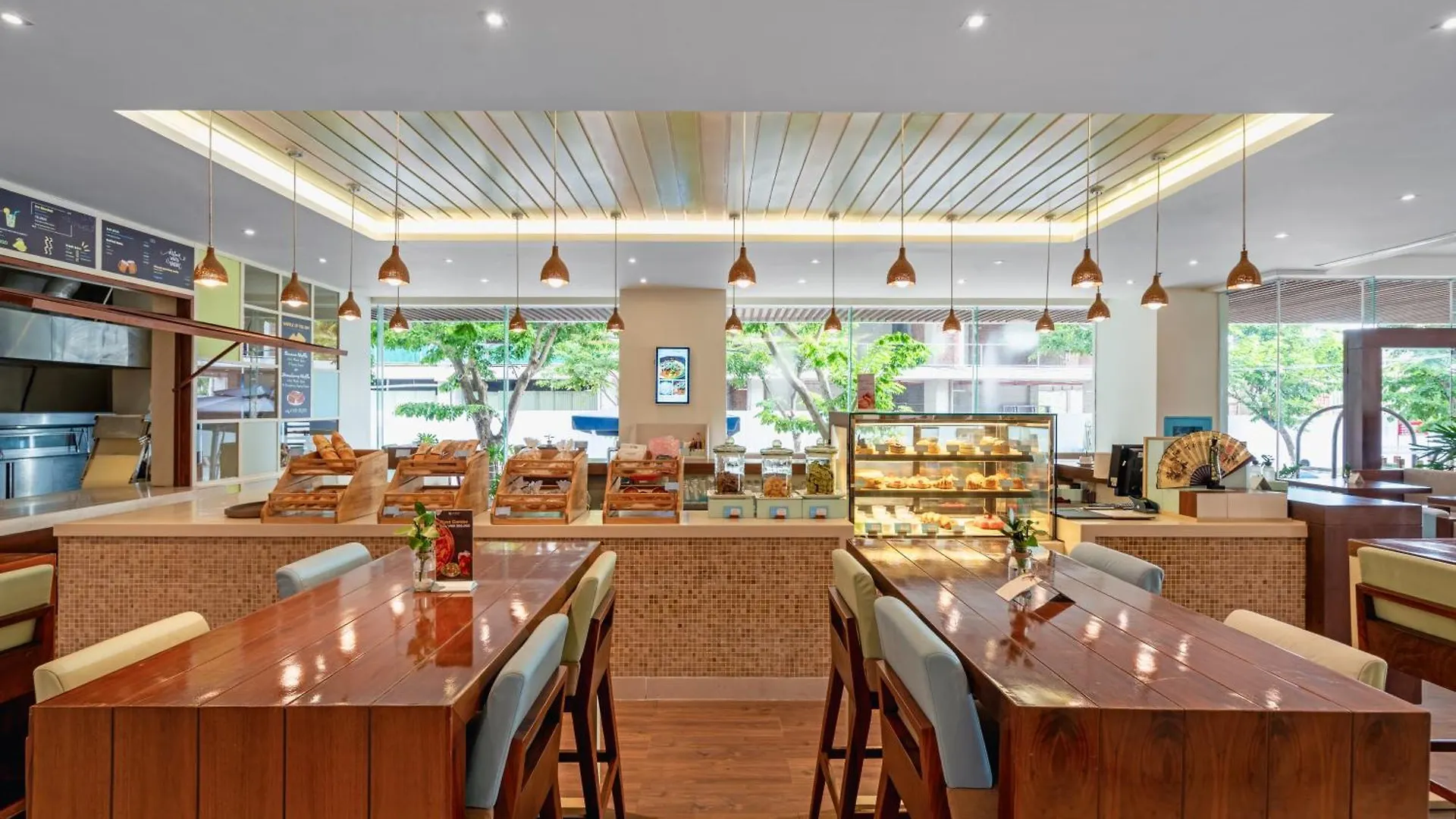 A La Carte Da Nang Beach