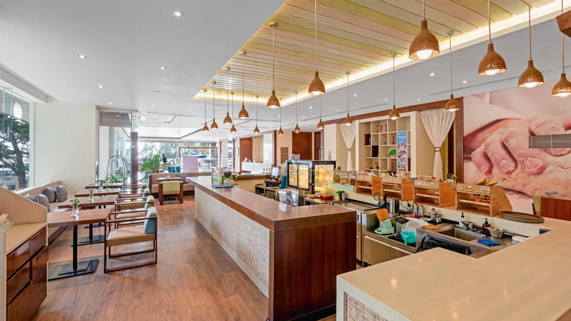 A La Carte Da Nang Beach 4*,