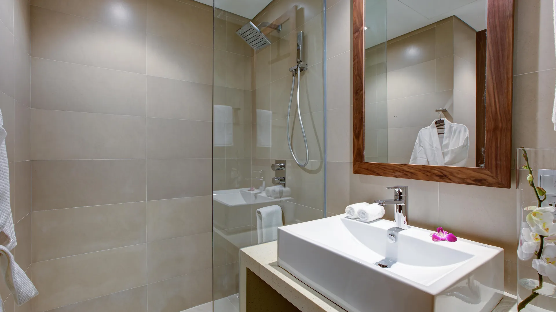A La Carte Da Nang Beach Otel