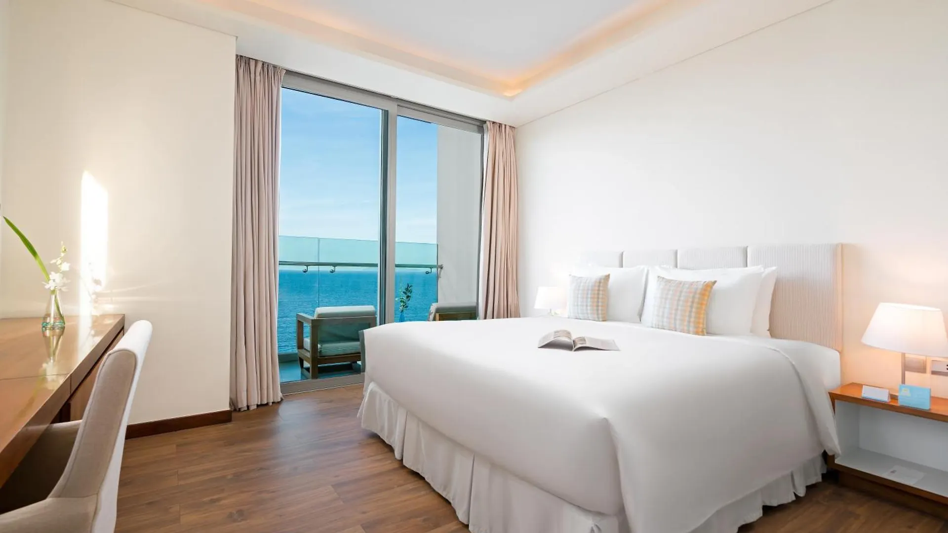 Otel A La Carte Da Nang Beach