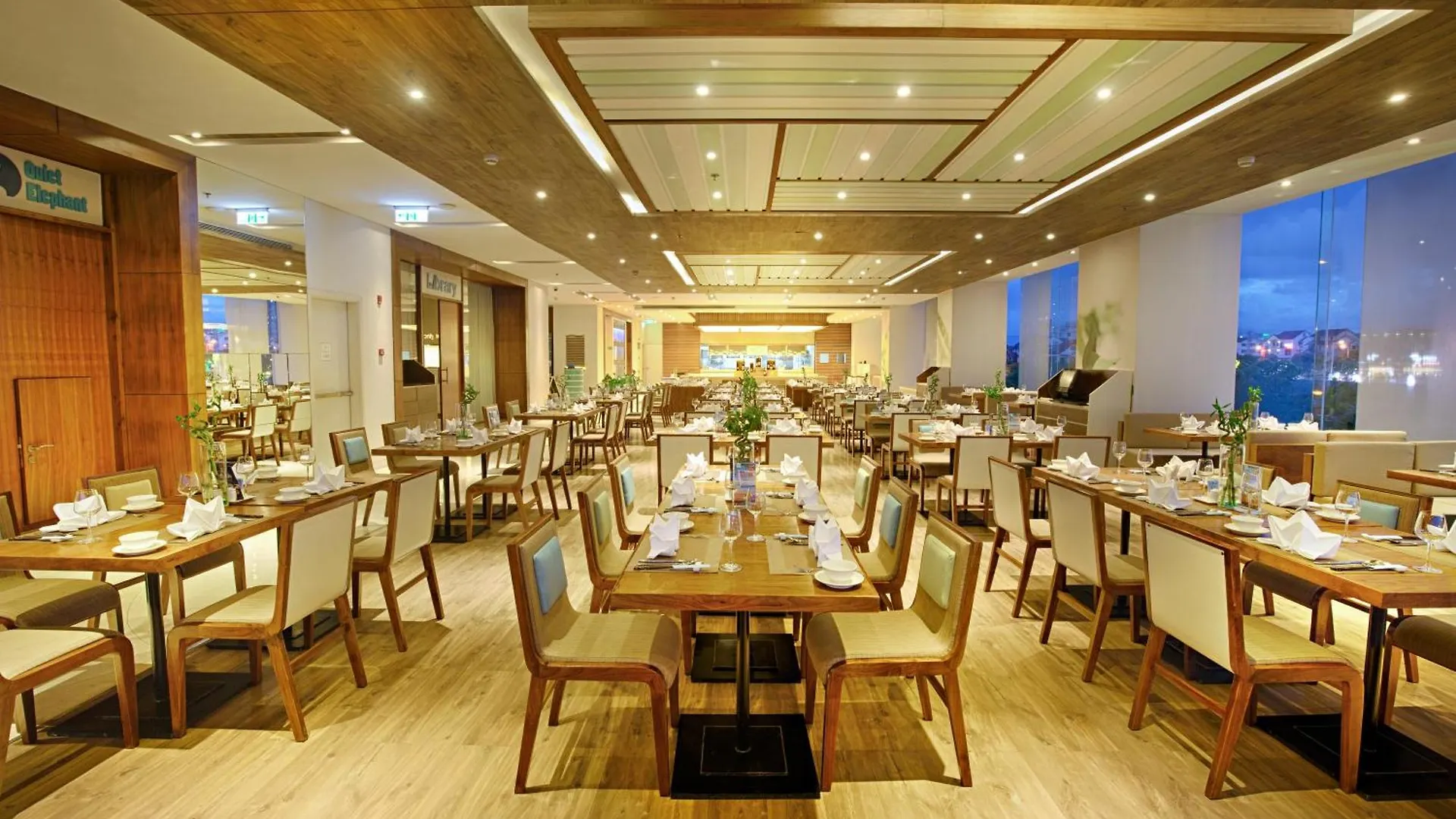 Otel A La Carte Da Nang Beach