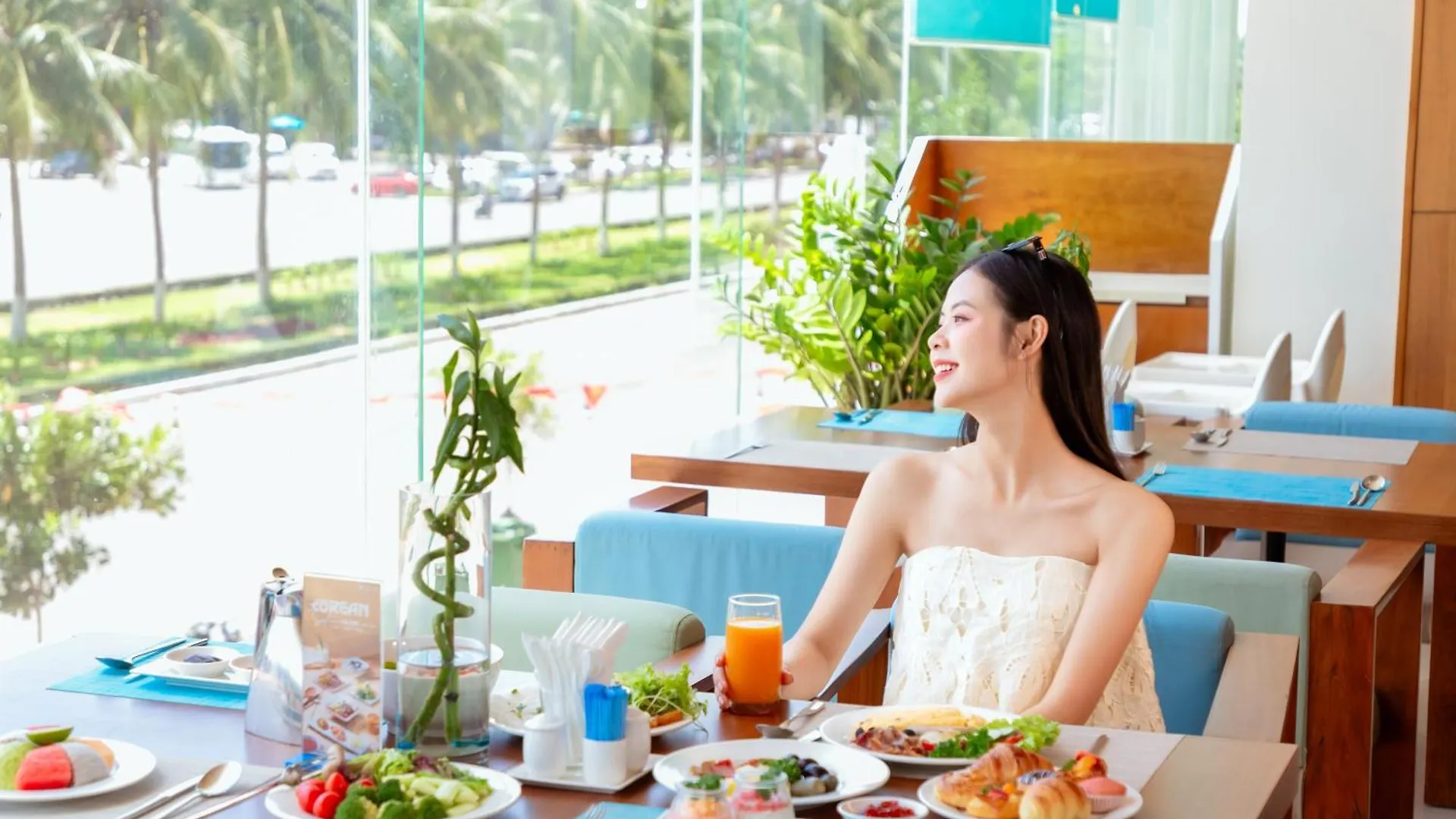 A La Carte Da Nang Beach Hotel
