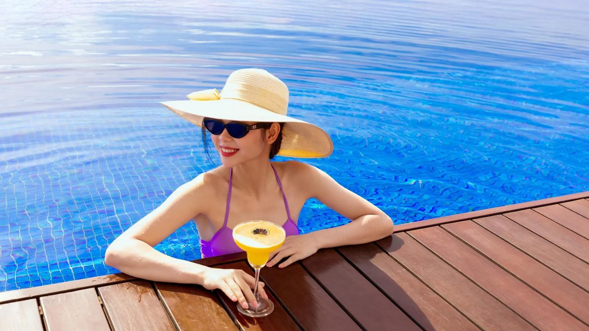 A La Carte Da Nang Beach 4*,  Vietnam