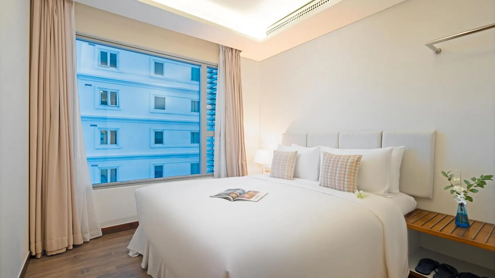 Hotel A La Carte Da Nang Beach 4*,  Vietnam