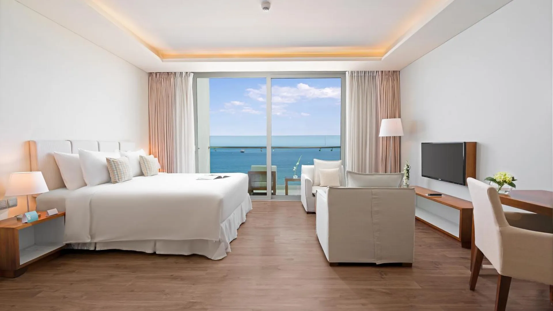 Hotel A La Carte Da Nang Beach